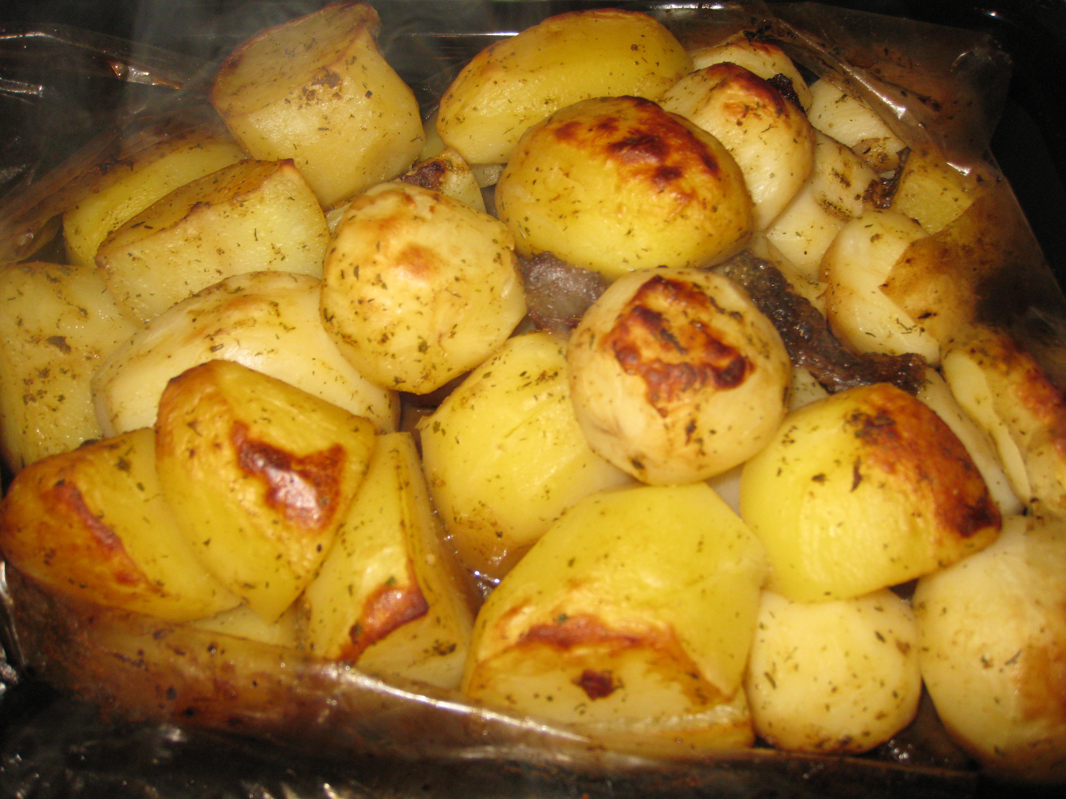 Сколько по времени запекается картошка в духовке