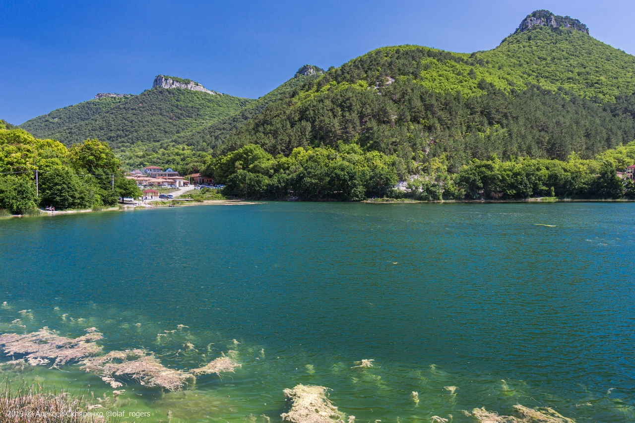 Большое озеро в крыму. Бахчисарай озеро Мангуп. Озеро Мангуп девичье озеро. Мангупское озеро в Крыму. Озеро Мангуп в Крыму.
