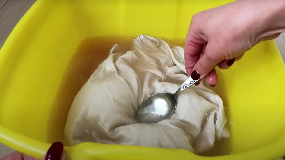 Как почистить пуфик из ткани от пятен в домашних условиях