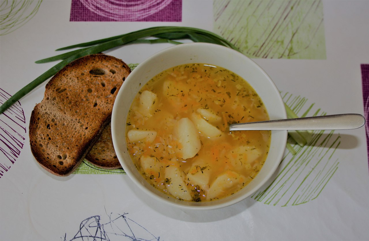 Можно кормящим гороховый суп. Суп гороховый. Суп гороховый столовая. Гороховый суп с горохом Айдахо. Гороховый суп в хлебе.