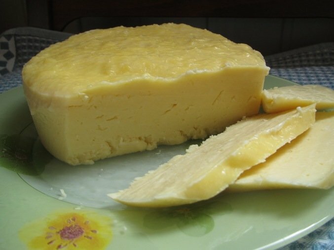 Сварить домашний сыр из творога и молока. Домашний сыр. Домашний сливочный сыр. Домашний сыр из молока. Домашний сыр из творога и молока.
