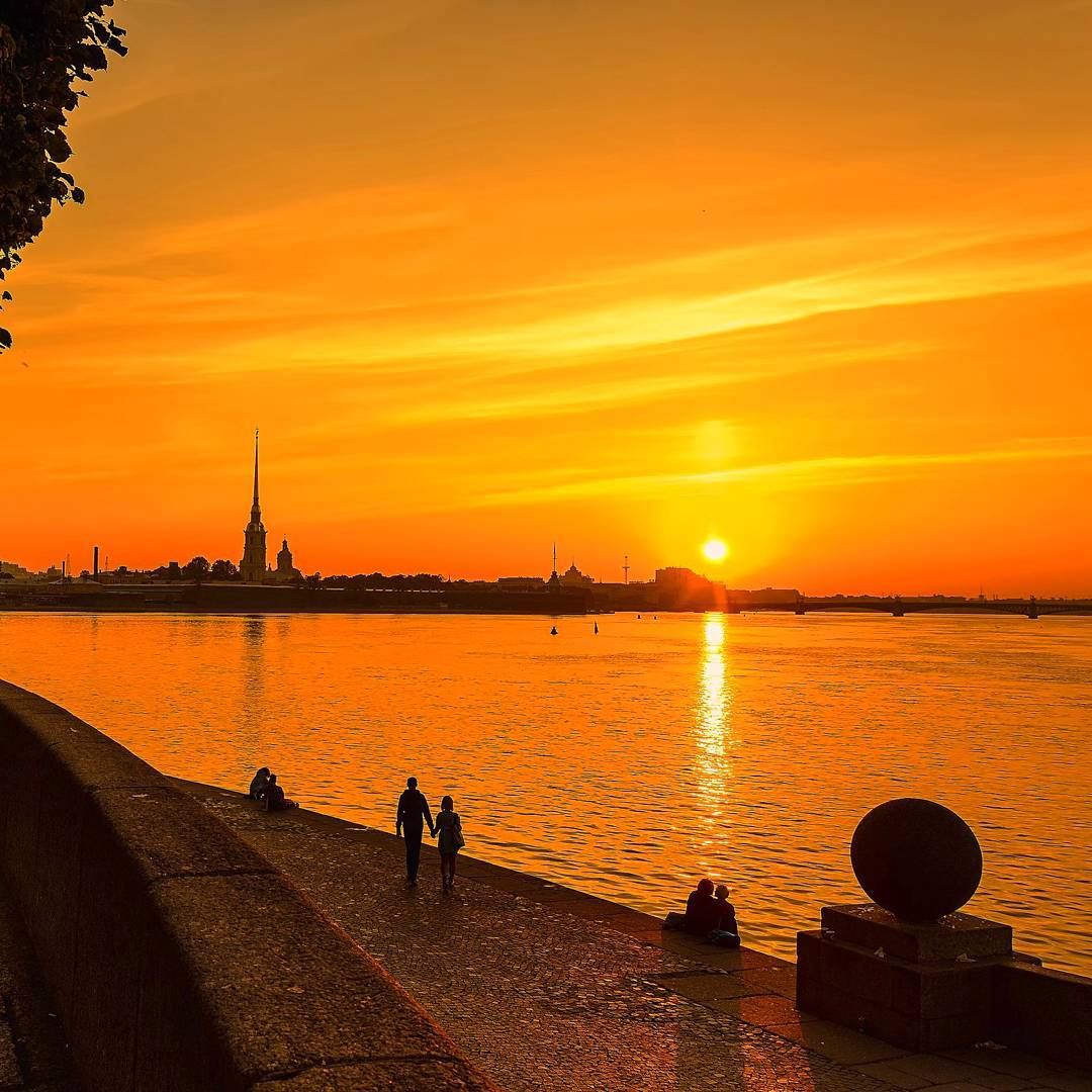 Закат солнца в петербурге. Рассвет в СПБ В белые ночи. Петербург закат. Красивый закат в Питере.