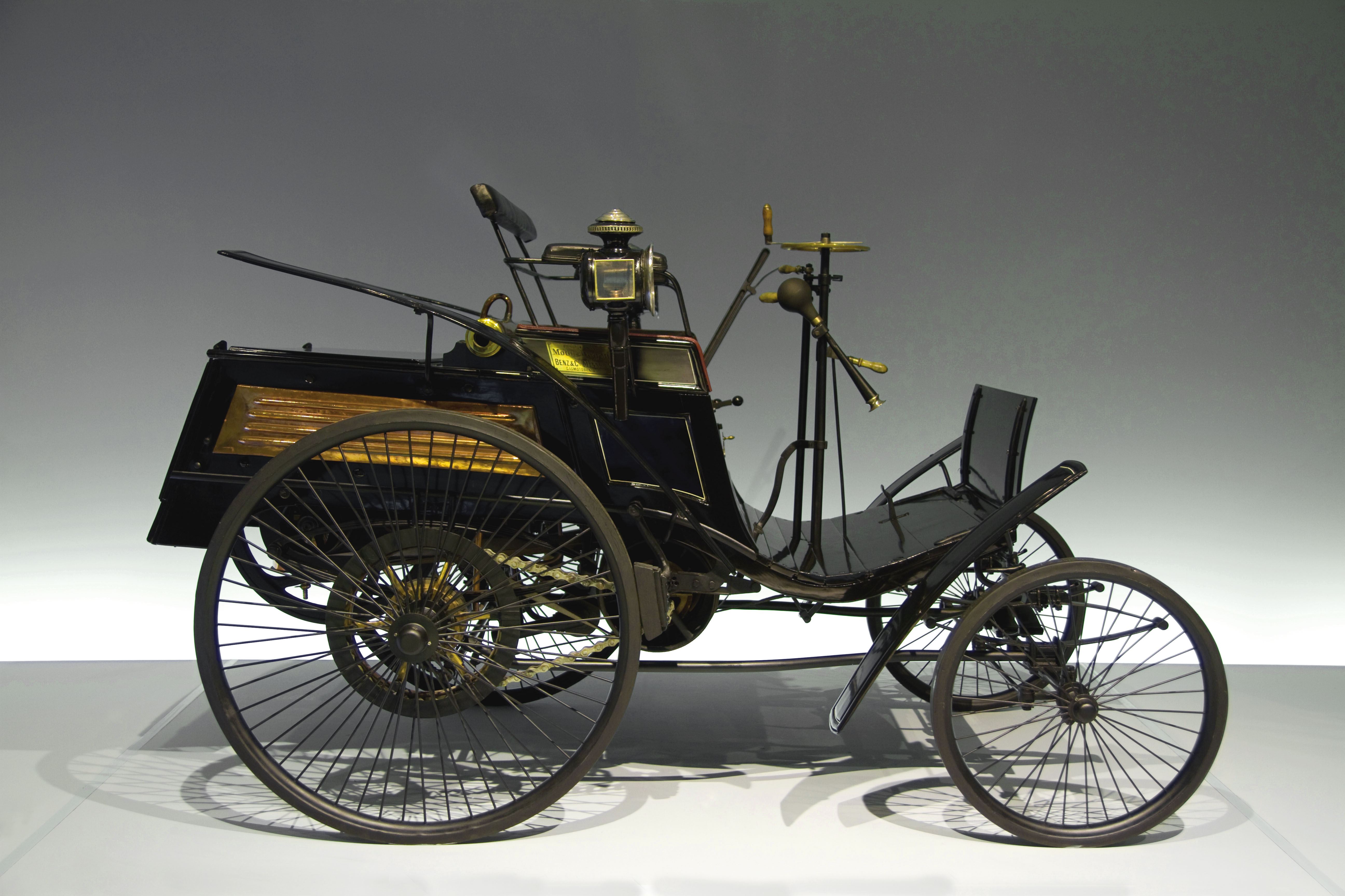 Пр 1 машина. Benz velo 1894. Автомобиль Benz Patent-Motorwagen. Бенц Моторваген 1894.