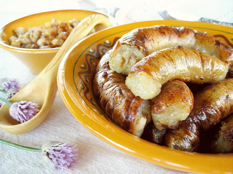 Рецепт колбасок с картошкой в духовке рецепт с фото
