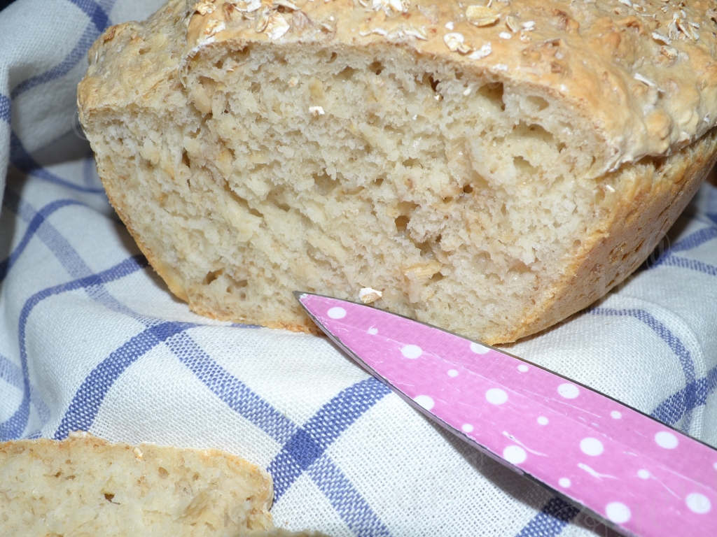 Овсяный хлеб в духовке рецепты. Финский овсяный хлеб. Финский хлеб с овсянкой. Овсяный хлеб в духовке. Овсяный финский хлеб лепешками.