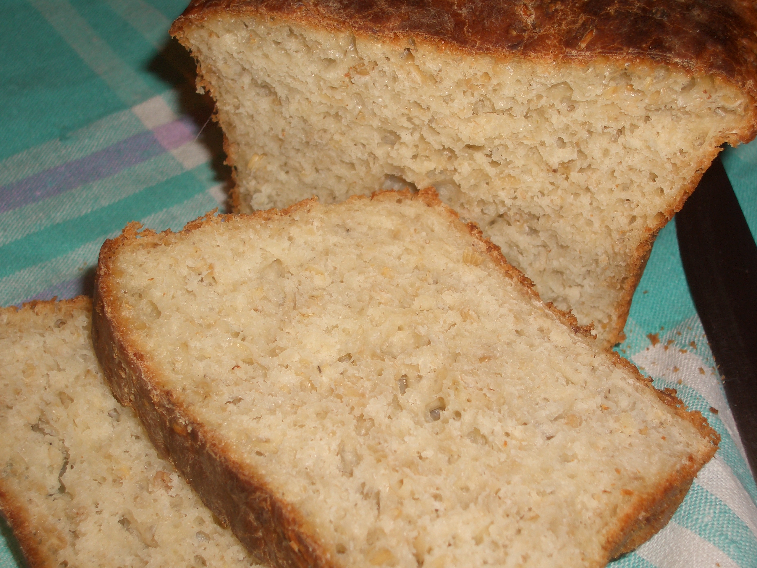 Овсяный хлеб в духовке рецепты. Овсяный хлеб в духовке. Хлеб с овсяными хлопьями. Овсянка с хлебом. Хлеб Сигма.