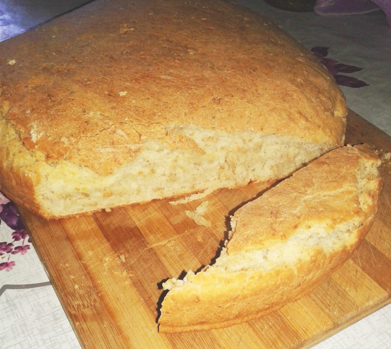 Овсяный хлеб в духовке рецепты. Овсяный хлеб в духовке. Домашний хлеб на дрожжах. Хлеб овсяный марки в духовки. Овсянка с хлебом.