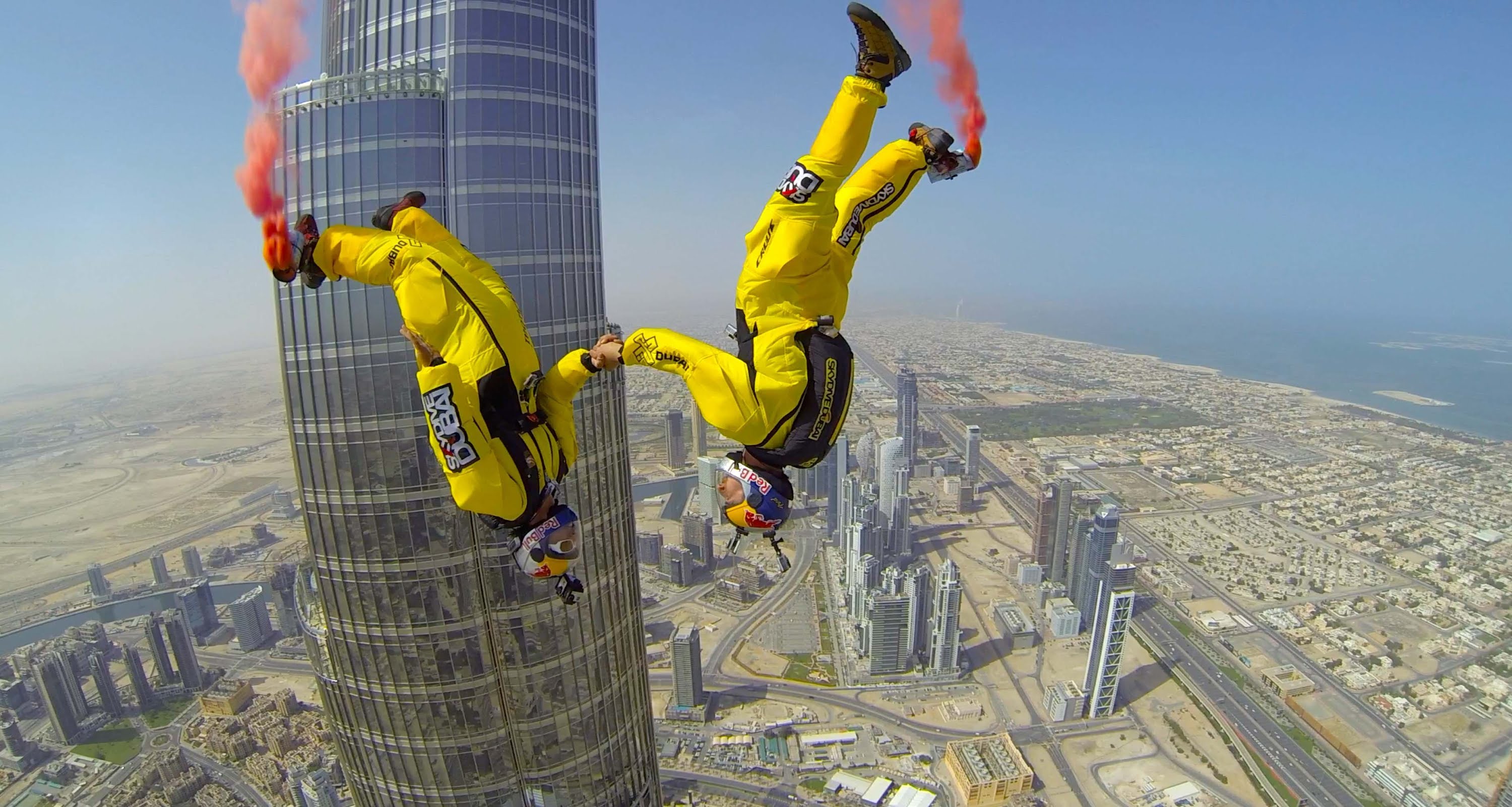Бурдж халифа человек. Бурдж-Халифа прыжок с парашютом. Прыжок с Бурдж-Халифа в Дубае. Бэйсджампинг Дубаи. Прыжок с Бурдж Халифа.