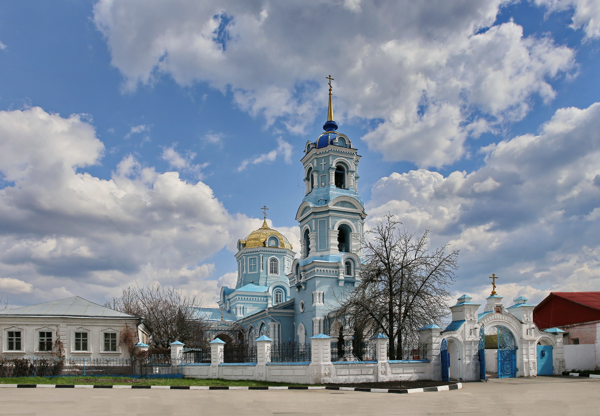 П волоконовка белгородской. Храм Успения Пресвятой Богородицы Волоконовка. Волоконовский район храм Успения Пресвятой Богородицы. Храм Успения Пресвятой Богородицы п. Волоконовка. Храм Успения Пресвятой Богородицы Волоконовка Белгородской области.