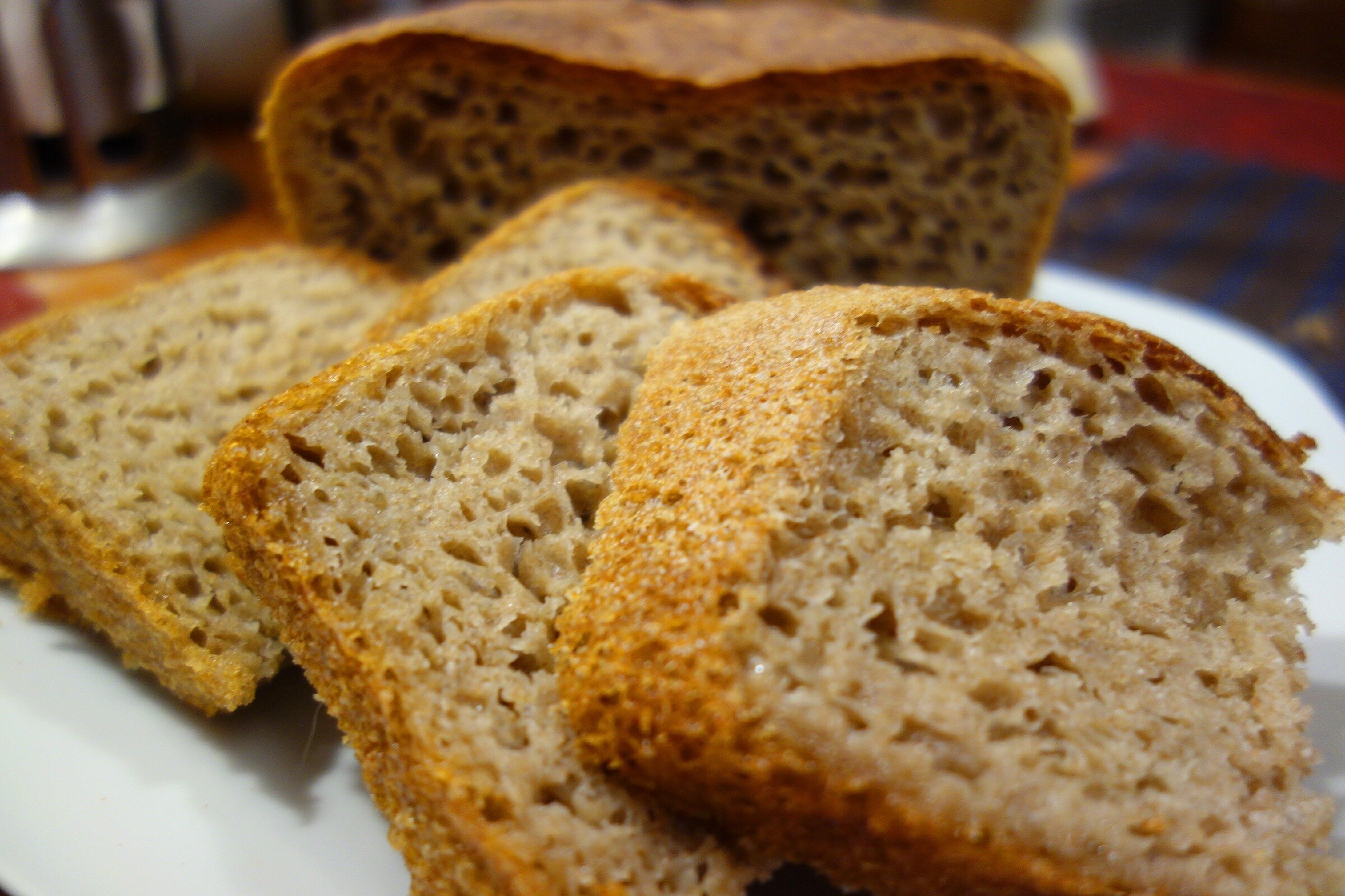 Пряный хлеб. Хлеб ароматный. Хлеб из ржаной муки. Ржаной душистый хлеб.