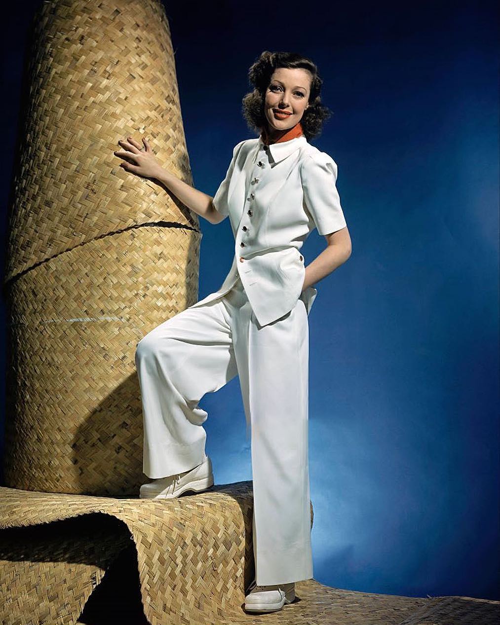 Женщины 1940 годов. Мода 1940-х годов. Мода 1940-х в США. Лоретта Янг, 1930-е фото. Loretta young 1941.