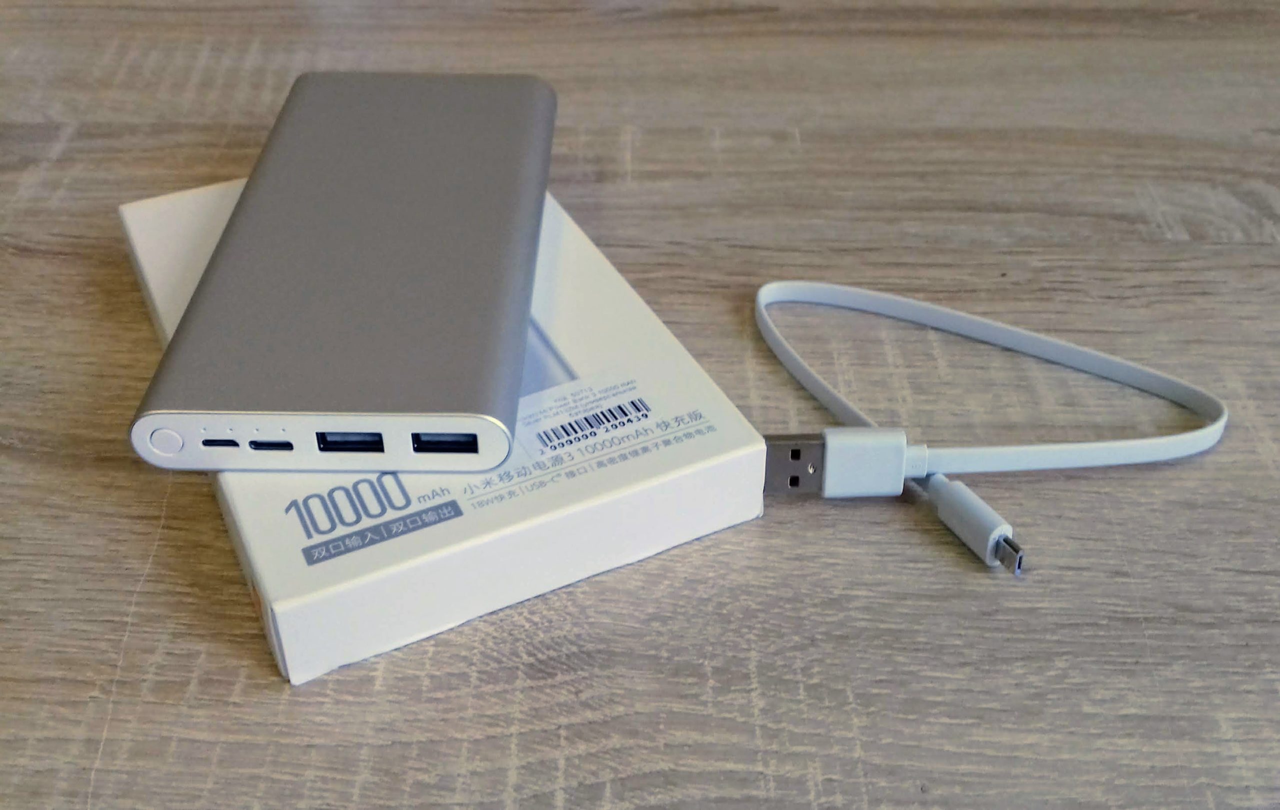 Как заряжать повер банк xiaomi 10000. Пауэр банк заряжается. Зарядка ноутбука от power bank. Как зарядить повер банк. Как понятьзаряжается павер банк.