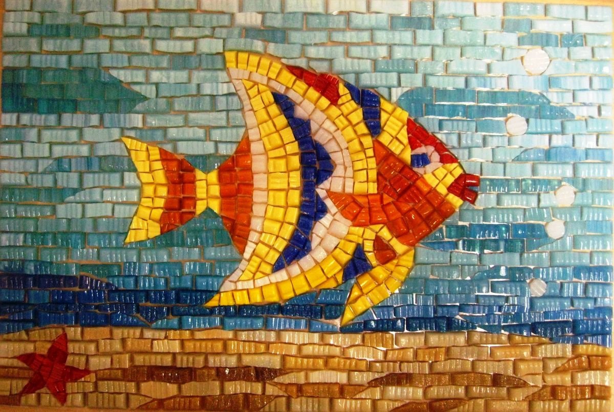 Мозаику ютуб. Маяк мозаика смальта. Панно в виде мозаики. Мозаика "рыбка". Мозаичное панно рыбы.