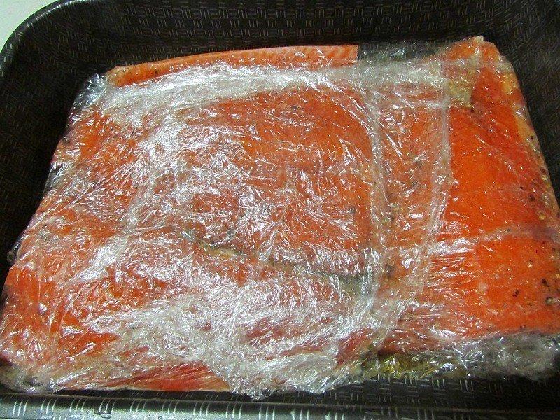 Форель соленая можно заморозить. Форель соленая. Засолка форели на 1 килограмм. Соленая рыба в упаковке. Форель в пакете вареная.