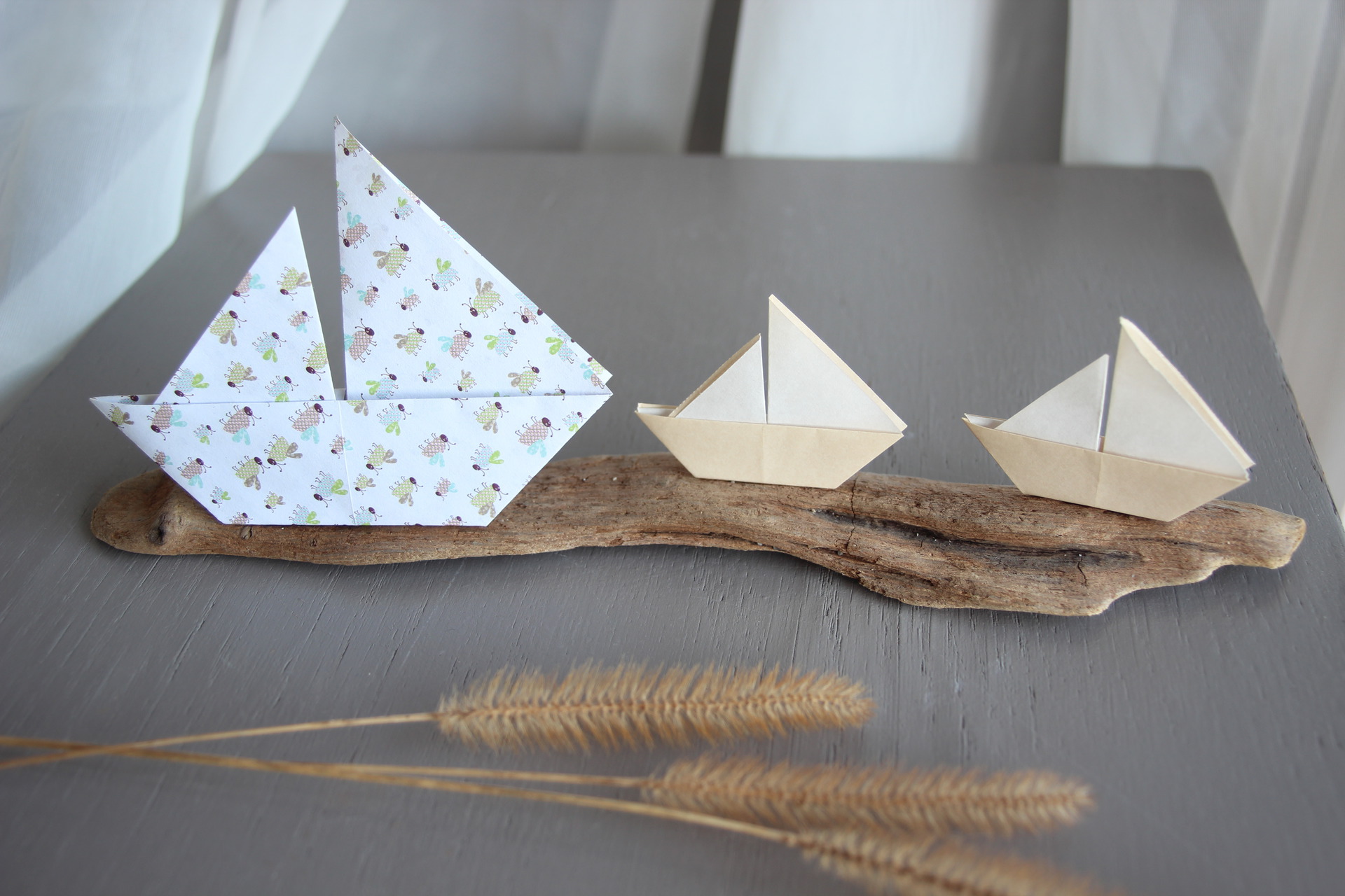 Кораблик из бумаги 3 класс. Поделка кораблик. Оригами кораблик. Оригами парусник. Бумажный кораблик.