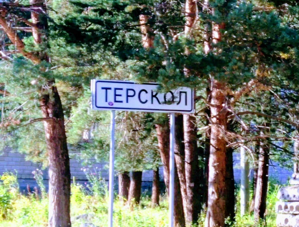в любимой кафешке разреши поцеловать но за столиком