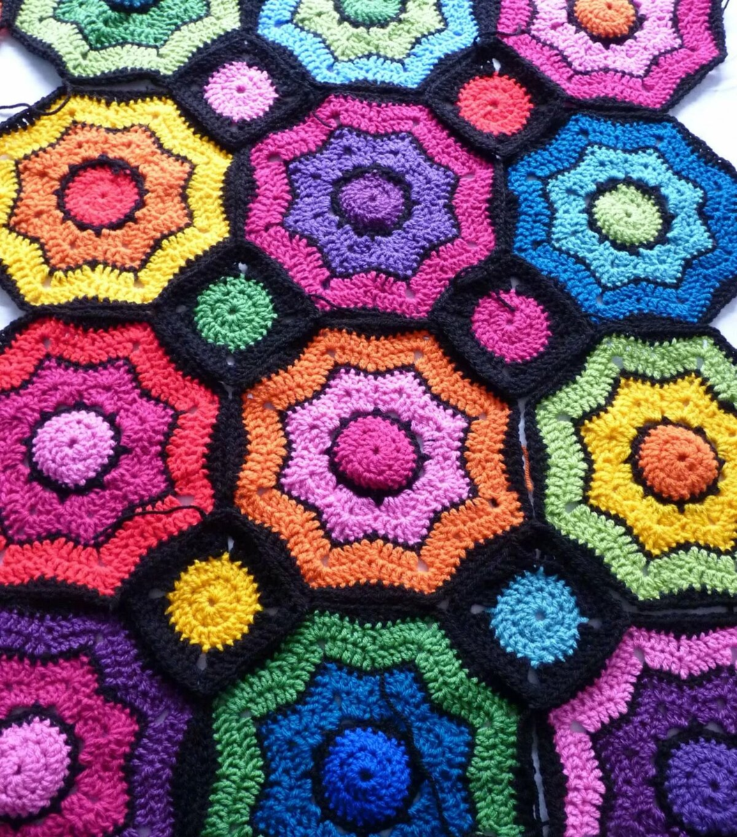 Вязаные квадратики. Афганский квадрат Мандала. Бабушкин квадрат Афганский мотив. Бабушкин квадрат шестиугольник. Шестигранный мотив Crochet Hexagon motif.