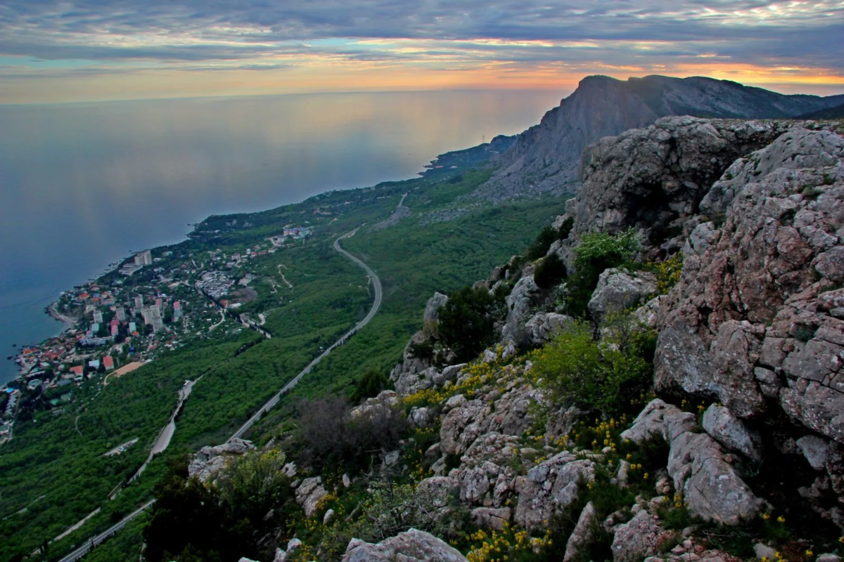 Ш крыма. Гора Скирда Крым. Гора ай Петри. Таврические горы Крым. Крымское Нагорье.