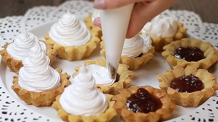 Украсить корзинки из песочного теста