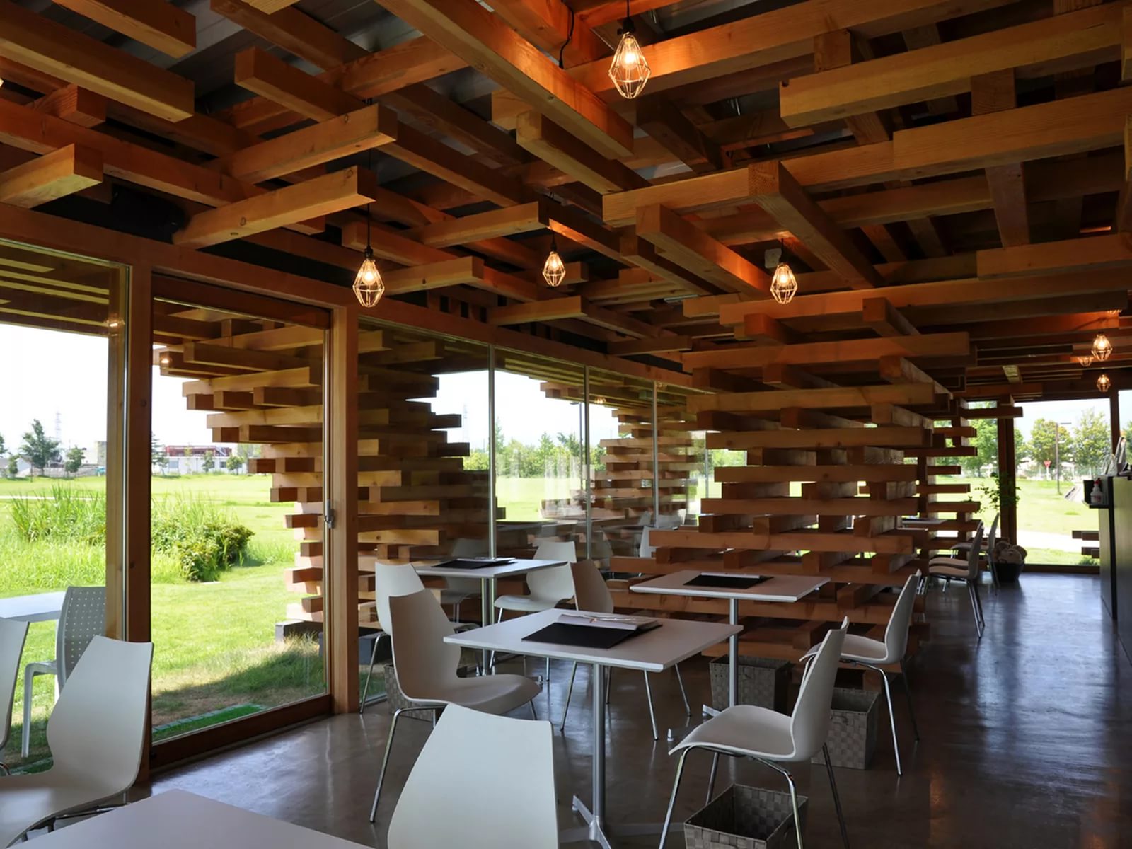 Дизайн кафе в деревянном стиле