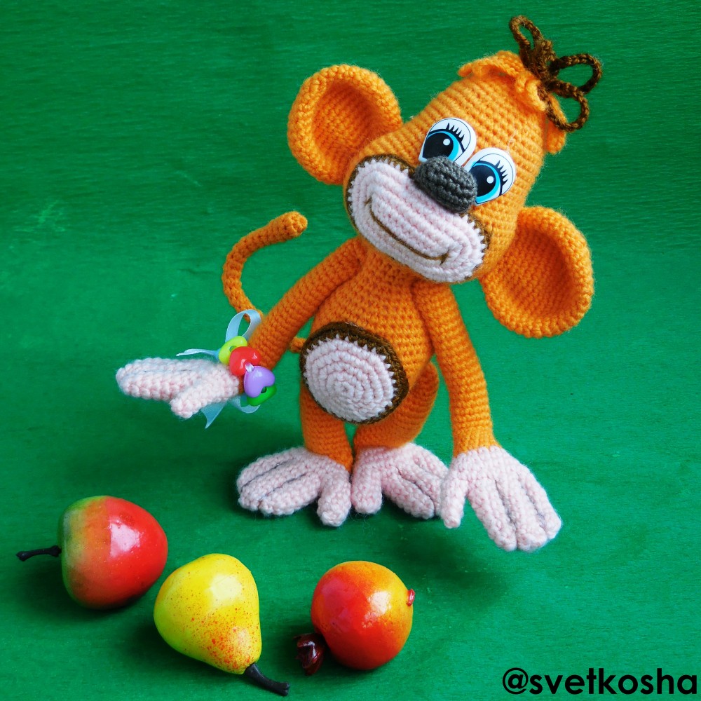 обезьяна вязаная крючком. вязаная игрушка обезьяна. крючок "обезьянка". обезьянка крючком виктория самборская. обезьяна связано крючком.