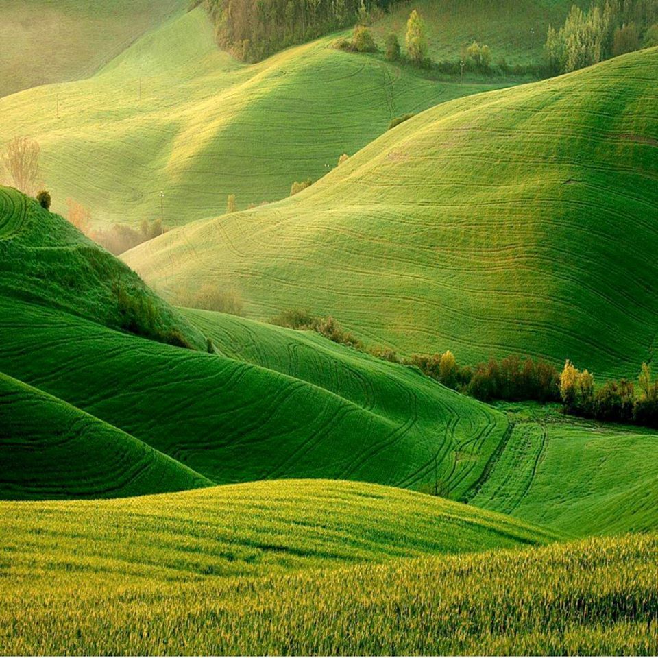 Красивые зеленые места. Green Hills зеленые холмы Ирландии. Зеленые холмы Тосканы. Тоскана Италия. Италия, зеленые поля Тосканы.
