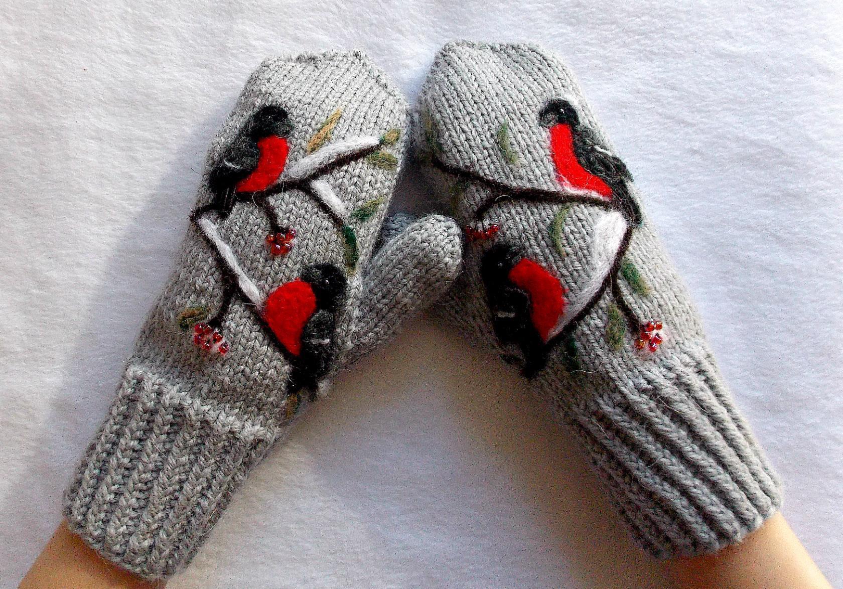 шерстяные варежки. варежки со. вязаные варежки с петухом. вязаные варежки с вышивкой. варежки со снежинками.