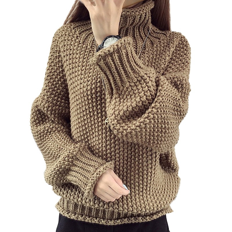 Вязаный женский свитер с горлом
