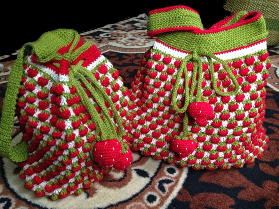 Вязаная клубника крючком