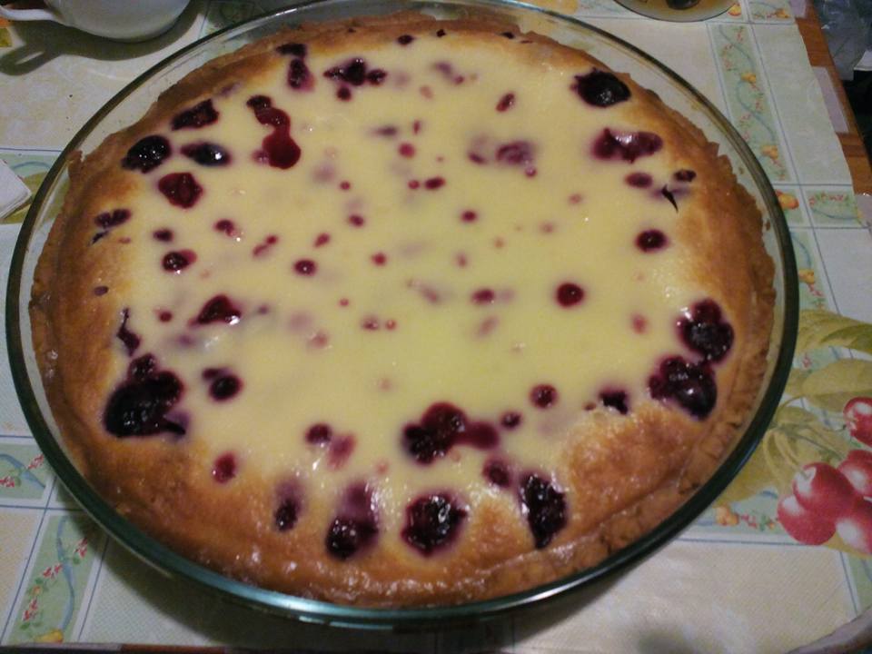 Сметанный пирог с вишней