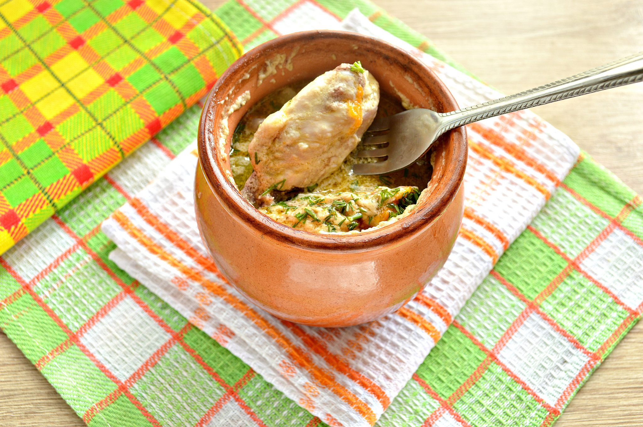 Жаркое в горшочке с куриными крылышками