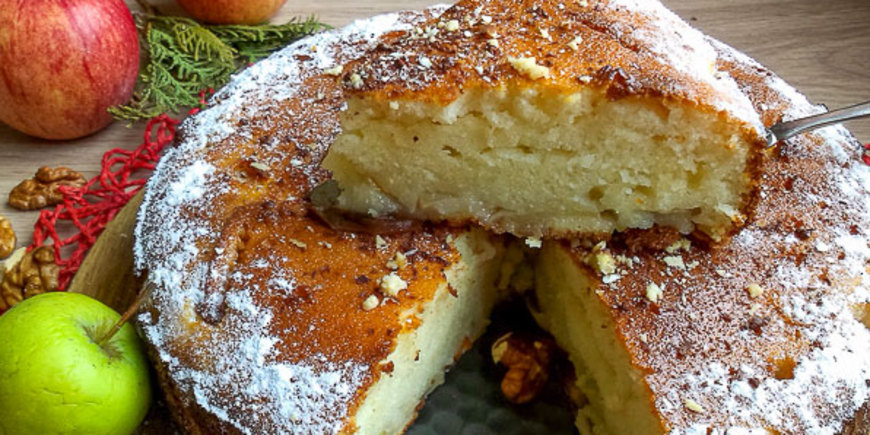 Манник с яблоками
