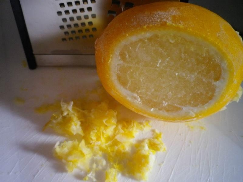 Кожура лимона польза. Замороженный лимон. Заморозка лимона. Кожура лимона. Лимон с сахаром.