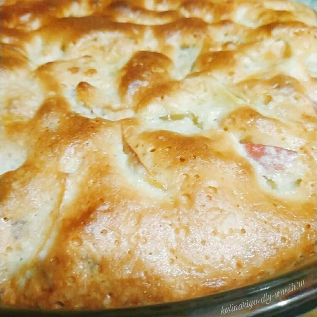 Яблочный пирог рецепт сливочным маслом. Шарлотка с грецкими орехами. Шарлотка с грецкими орехами и яблоками. Шарлотка с яблоками и орехами. Шарлотка с яблоками и сливками.