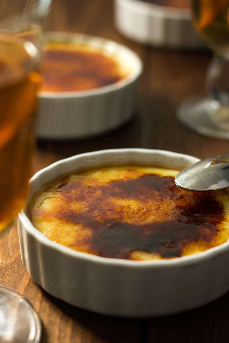 Крем каталана. Crema Catalana десерт. Каталонский крем (crema Catalán). Крем брюле Каталана. Еда: каталонский крем.