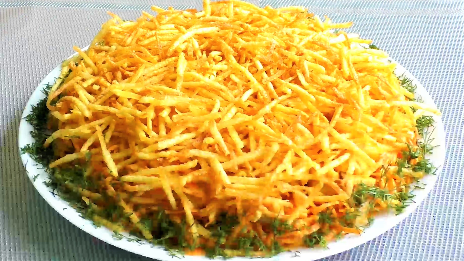 кимчи (острая корейская капуста). куриные желудочки по-корейски. закуска курица по корейски рецепт. курица хе по корейски. салат хе из курицы.