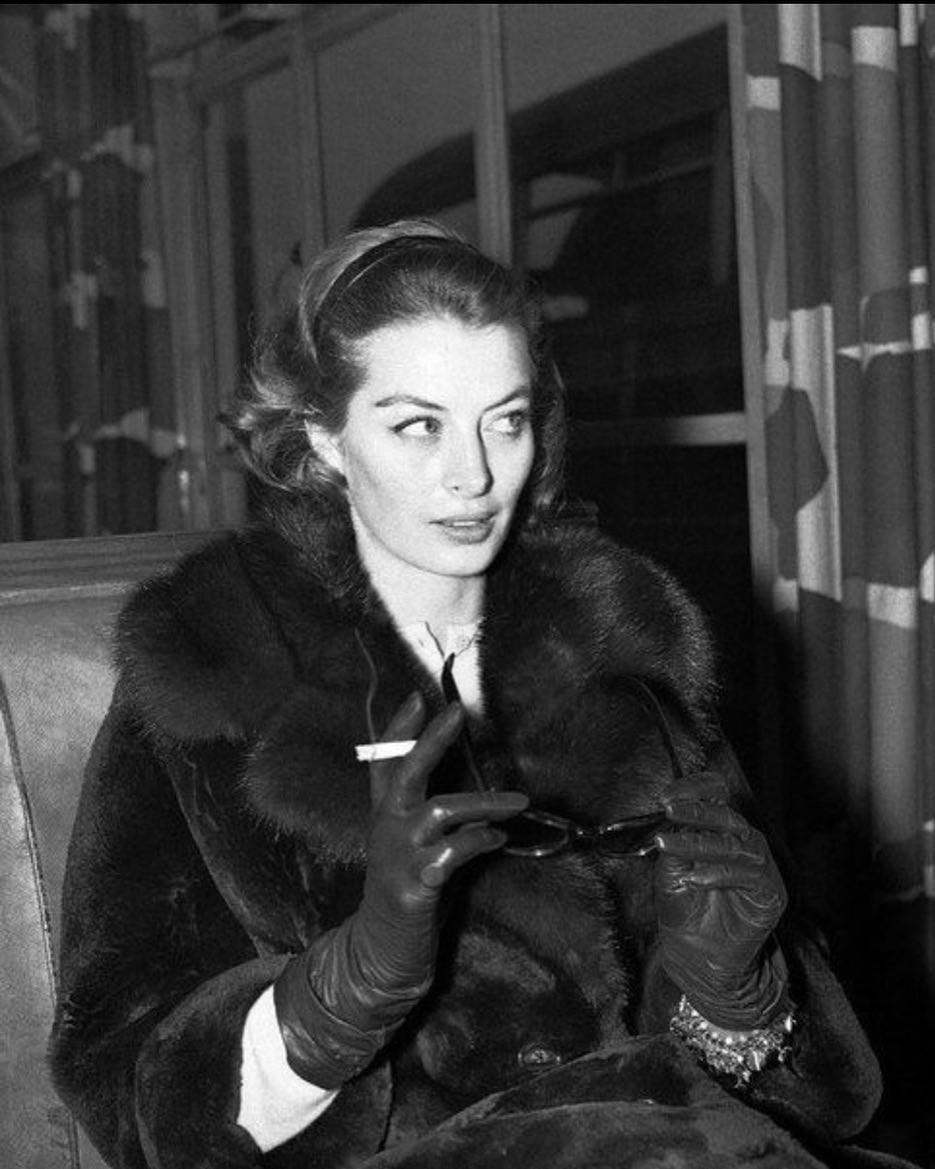 Capucine Постила.