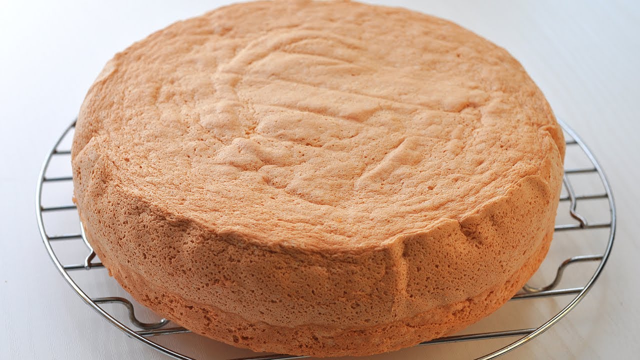 Бисквитное тесто выпекают. Бисквит. Бисквитное тесто классический. Бисквитный торт. Бисквит для торта.