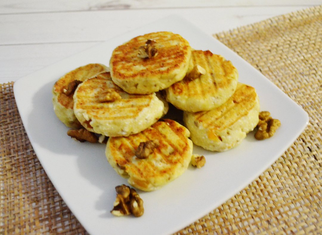 Оладьи с медом и орехами
