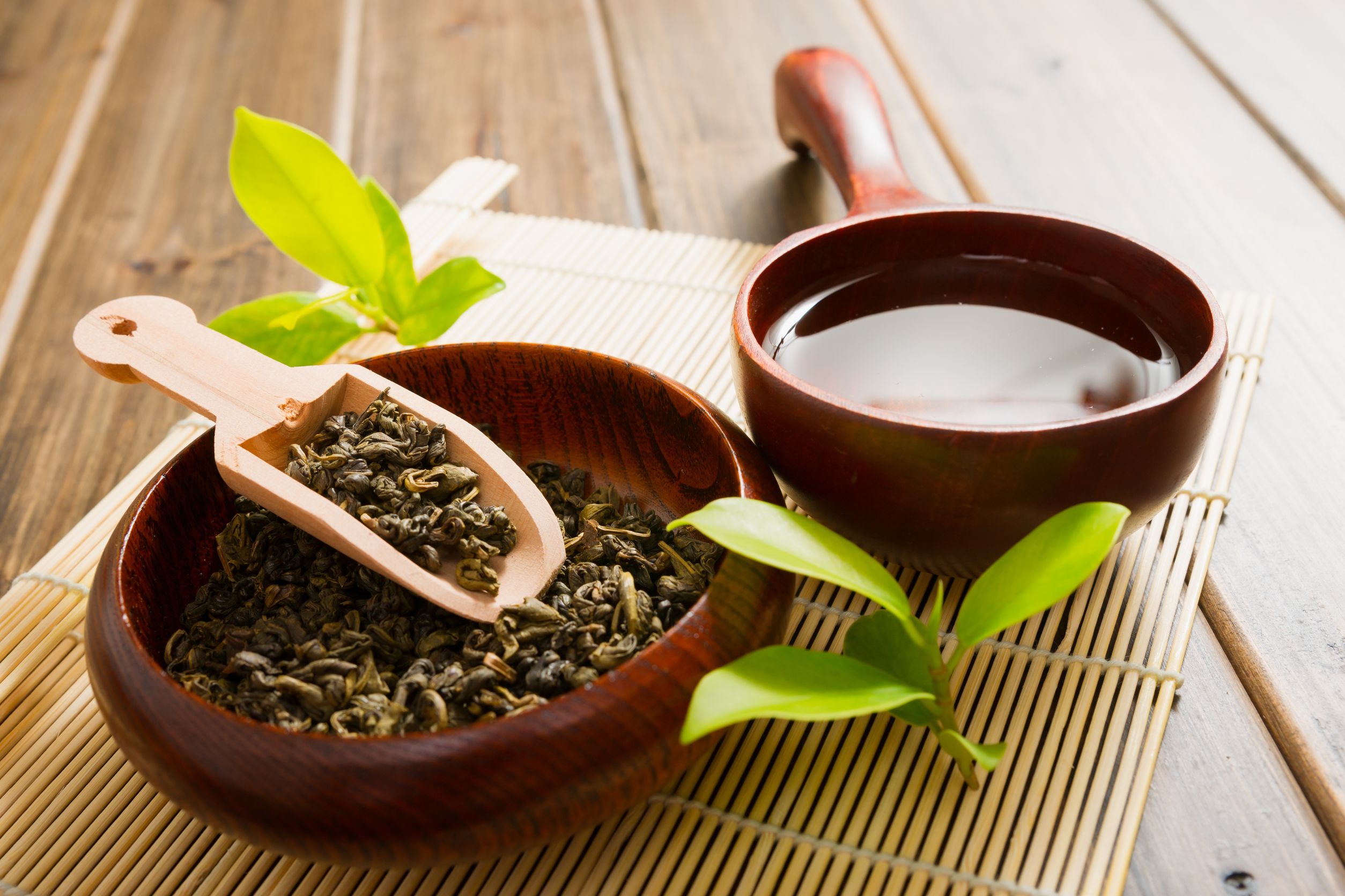 Как приготовить листья чая. Чайный лист. Зеленый чай. Чайная заварка. Маска из зеленого чая.