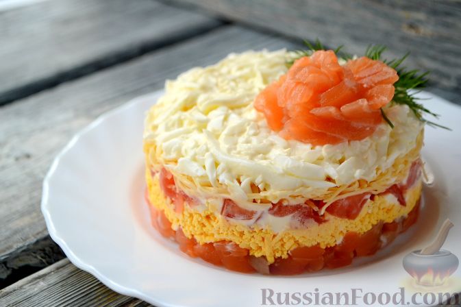 Салат с горбушей соленой
