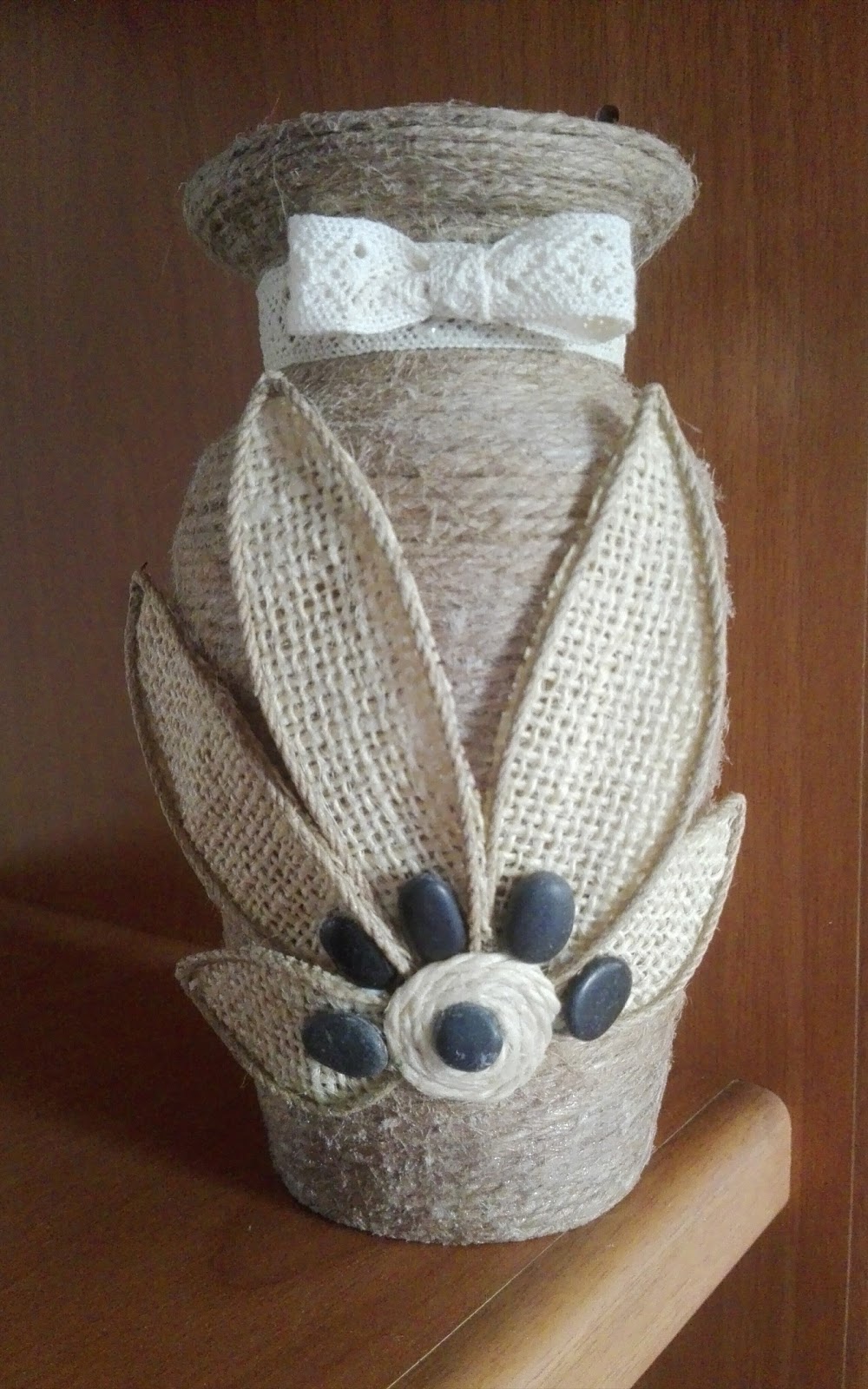 Ваза из джута и мешковины