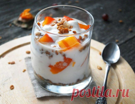 Парфе с йогуртом, хурмой и имбирной гранолой - Портал «Домашний»