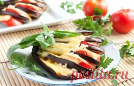 Баклажаны, запеченные с помидорами и сыром: нежная запеканка