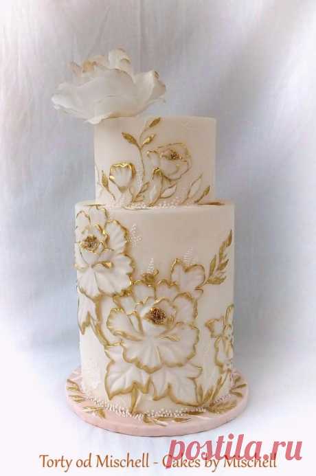 White - gold wedding Wedding cake … https://www.facebook.com/TortyodMischell/