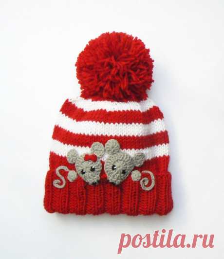 Knit Hat, Kids Winter Hat, Knit Beanie Hat, Pom Pom Hat, Beanie Hat, Mice Applique, Hand Knitted Hat, Toddler Girls Hat, Animal Hat, Ski Hat Who let the mice out?:)  This is hand knitted cute pom pom hat with two lovely crochet MICE appliques sewn onto. Kids will love it! Choose your size and color using drop-down menu. Available sizes: -Toddler 18-20 -Child 19-21 -Teen 20.5-22 -Women 22-23  Available colors: -Red (featured) -Green