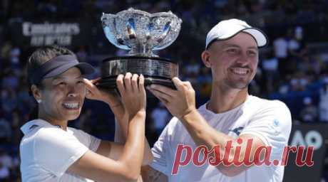 Шувэй и Зелиньски выиграли финал Australian Open в миксте. Китайско-польский дуэт Се Шувэй и Ян Зелиньски стал победителем в миксте на Открытом чемпионате Австралии по теннису. Читать далее