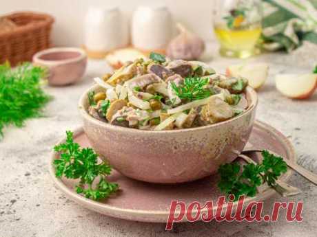 Салат из куриных желудков с маринованным луком — рецепт с фото пошагово