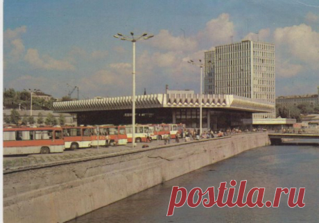 Автовокзал. Выпущена в марте 1983 года.