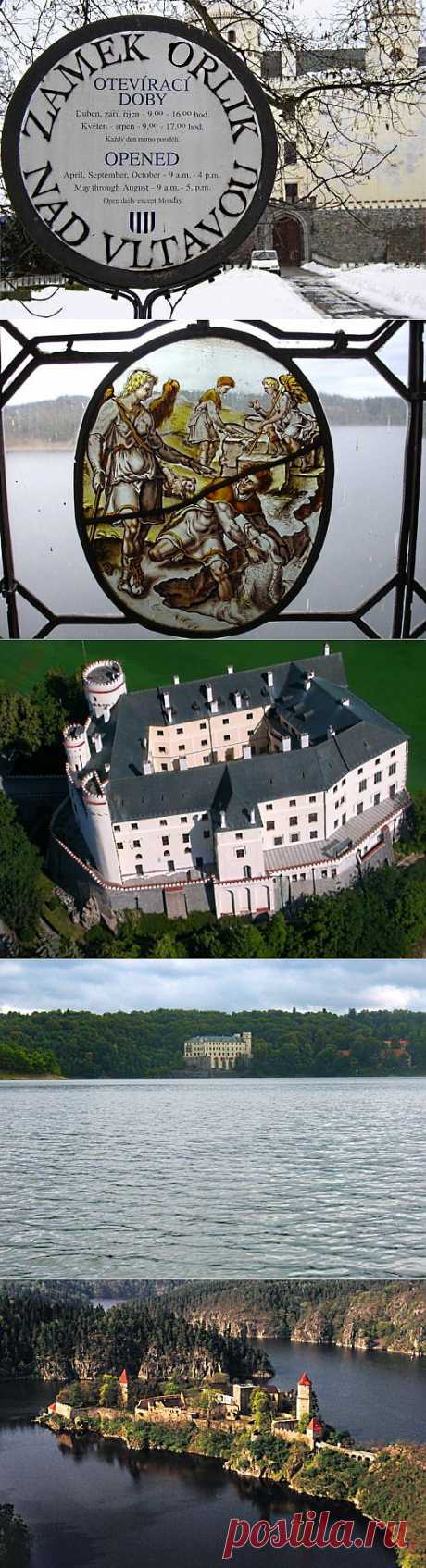 Готический замок Орлик в Чехии.